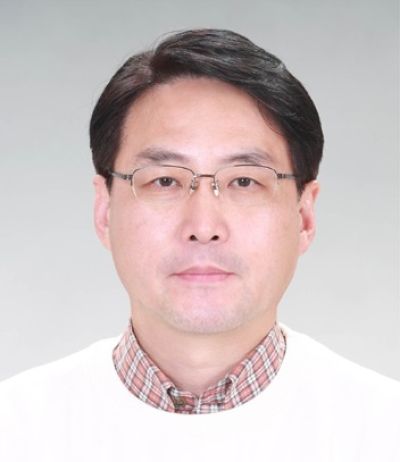 Taeksoo Lee